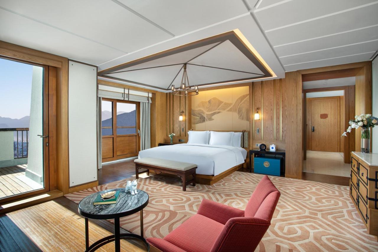 Hotel Indigo Diqing Moonlight City By Ihg Shangri-La Exteriör bild
